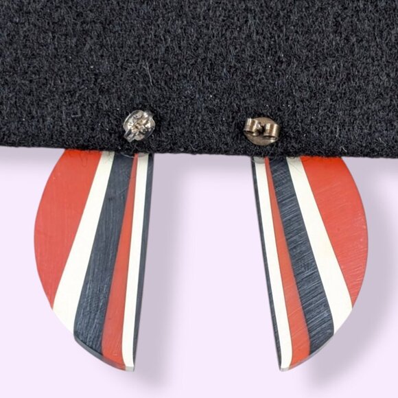 (2/$20) Vintage Striped Curve Earrings - Picture 3 of 5